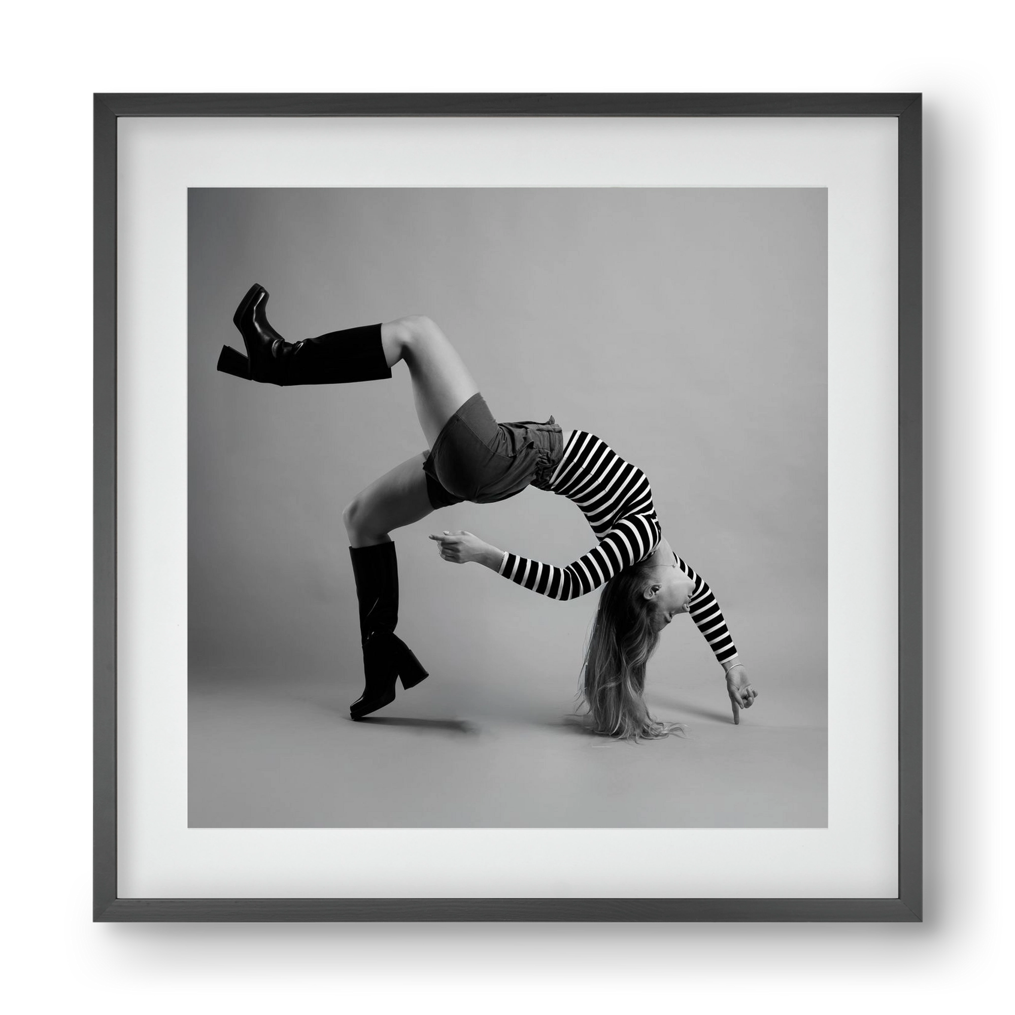 Balance, 40x40 cm (30x30 cm), Fekete keret, paszpartuval