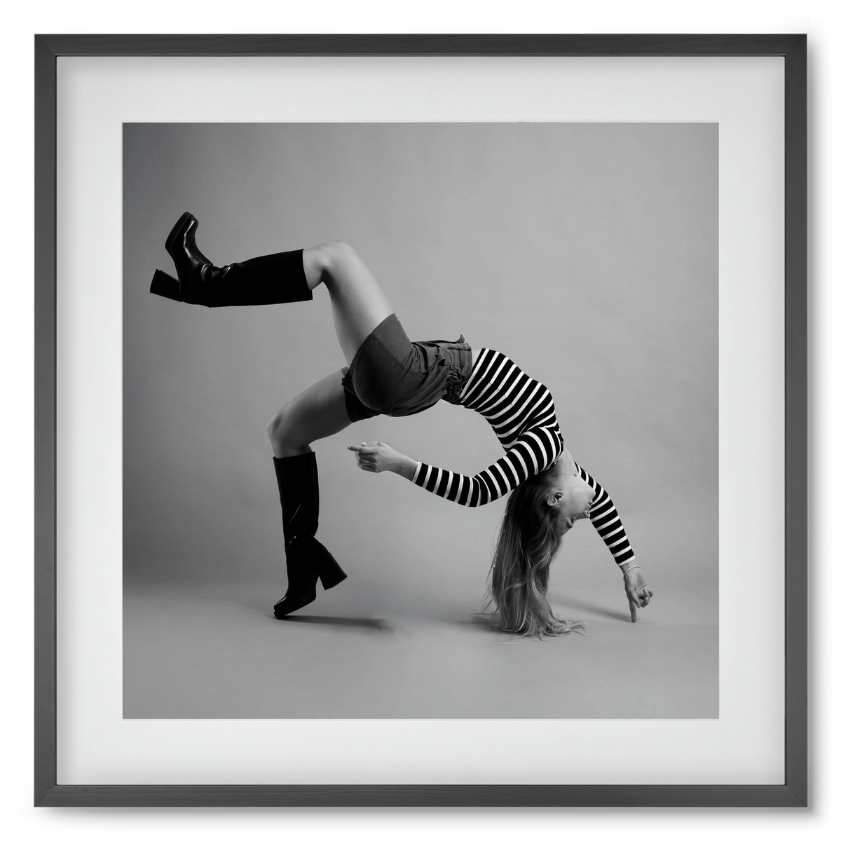 Balance, 50x50 cm (40x40 cm), Fekete keret, paszpartuval