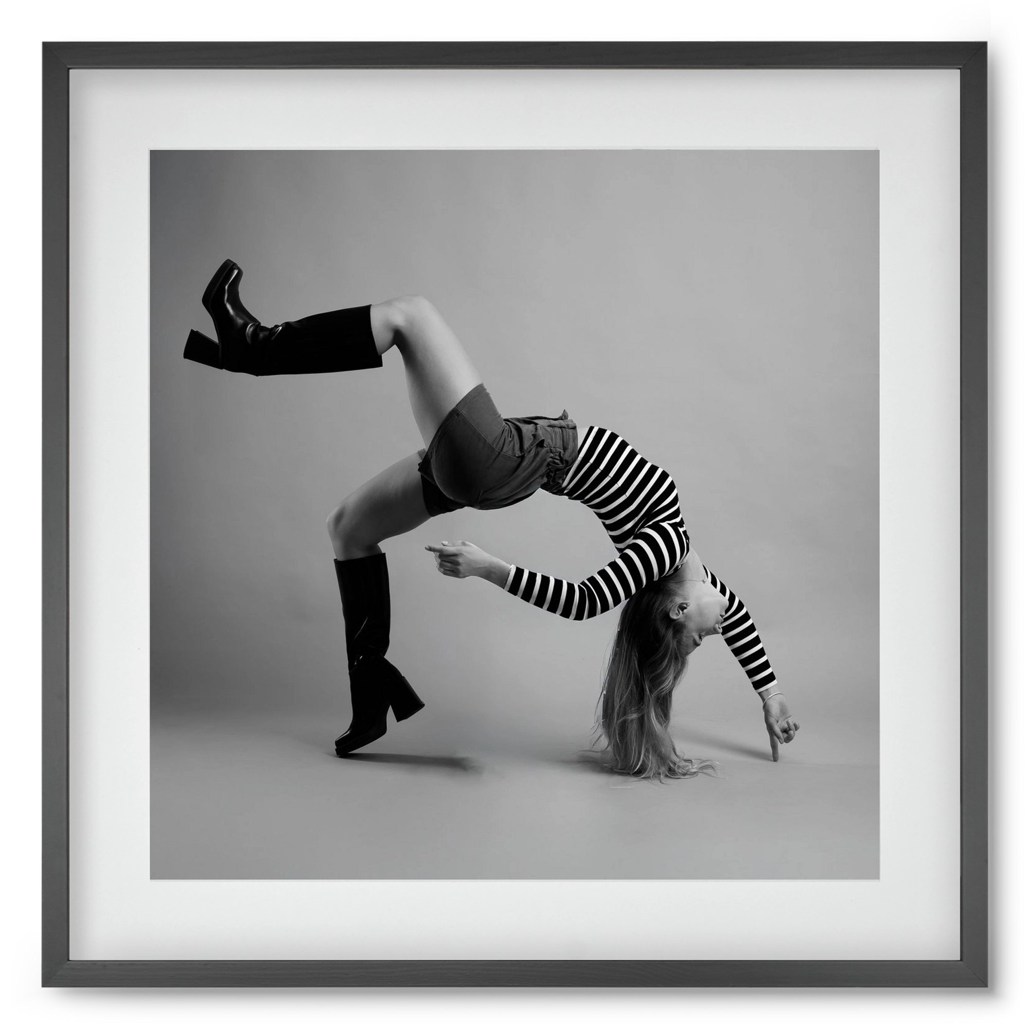 Balance, 50x50 cm (40x40 cm), Fekete keret, paszpartuval